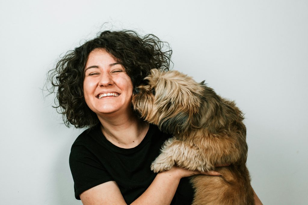 Hundetrainerin mit Hund